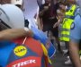 Tur de Frans: Biciklista kažnjen jer je tokom trke poljubio suprugu