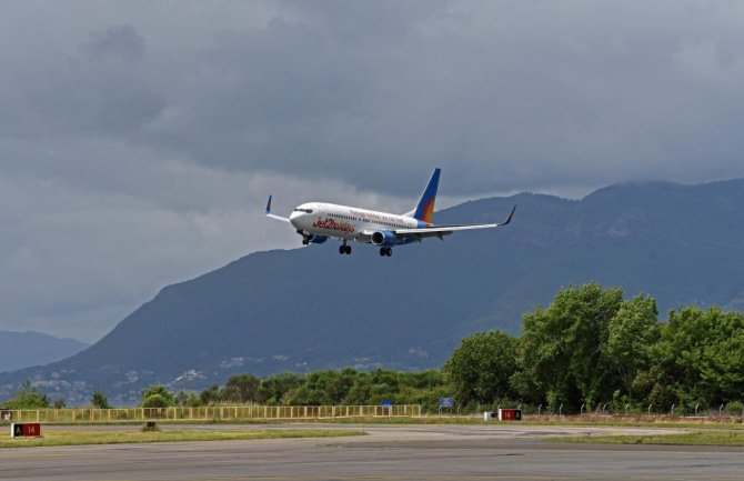 Na aerodromu Tivat oduzeti neprijavljeni satovi vrijednosti oko 28 hiljada eura