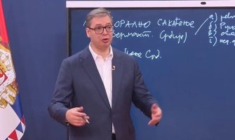 Nije šala: Vučić stao pred tablu pa u pet tačaka iznio 