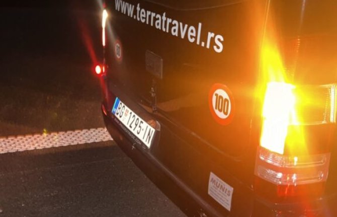 Drama putnika iz Srbije na putu ka Grčkoj: Minibusu otpali točkovi nasred auto-puta, 5 sati proveli u zaustavnoj traci