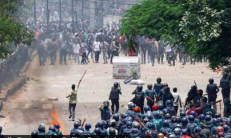 Na protestima u Bangladešu povrijeđeno najmanje 300 policajaca