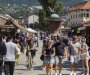 Uprkos velikim vrućinama: Brojni turisti na ulicama Sarajeva