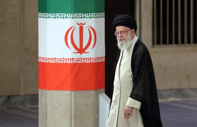 New York Times: Ajatolah Khamenei naredio direktan napad na Izrael zbog ubistva Haniyeha