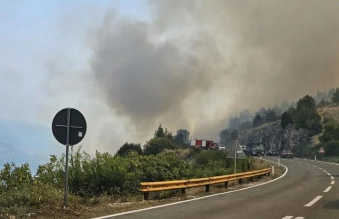 Više požara na području Nikšića, bile ugrožene i kuće