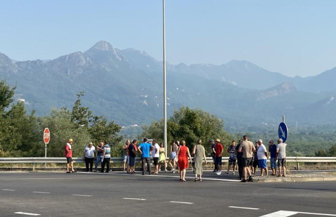 Saobraćaj kroz tunel Sozina blokiran do 11 sati zbog protesta