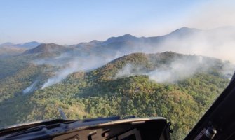 Vazduhoplovci VCG gase požar kod crkve Svetog Stefana Dečanskog