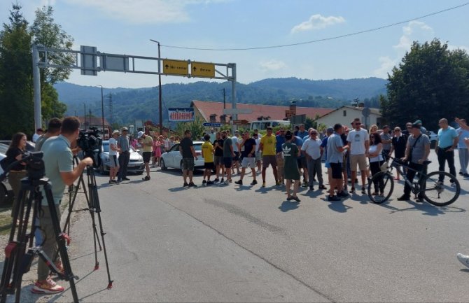 Blokirali put ka Beranama, traže bezbjednu saobraćajnicu