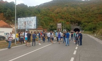 Blokada puta Nikšić - Podgorica na sat vremena