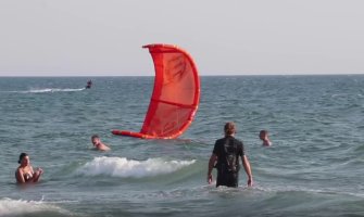 Uplašeni kupači reagovali na kajtere Velikoj plaži