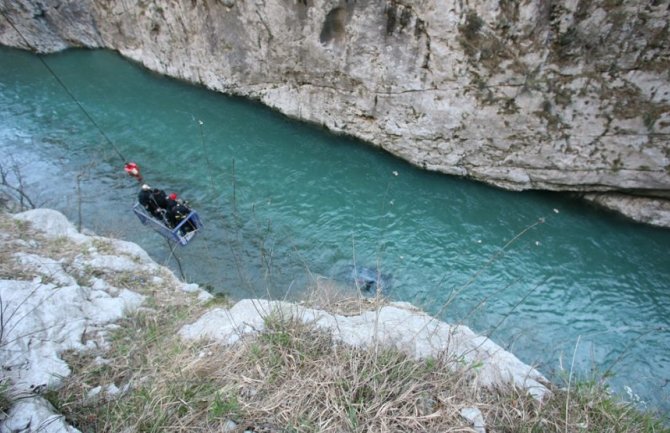 Podgoričanin upao u kanjon Morače, teško povrijeđen