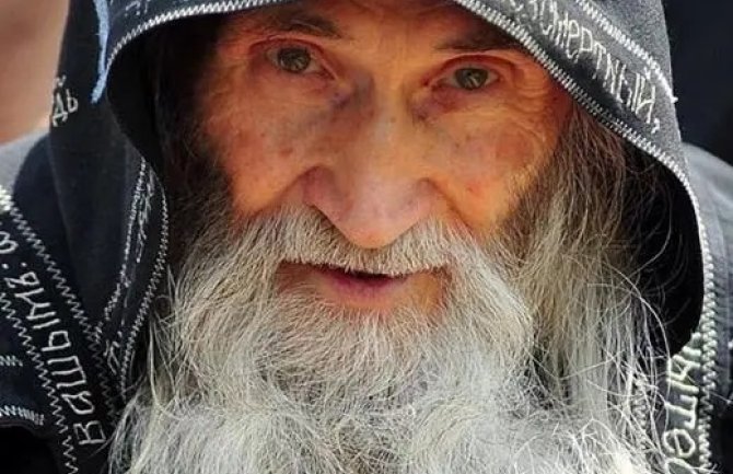 Monah Ilija otet iz manastira: Iznijeli ga na stolici, objavljen snimak