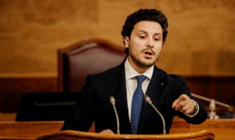 Abazović Krapoviću: Znate li ko su M. T. i L. B, ko možda pregovara iza vaših leđa?