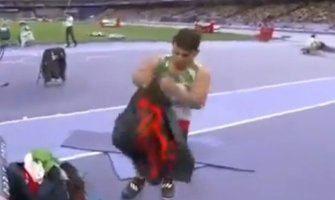 Iranac razvio zabranjenu zastavu, odmah mu oduzeto zlato i svjetski rekord
