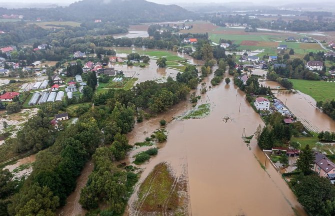 Obilne padavine i poplave zahvatile Evropu, vojska evakuiše stanovništvo