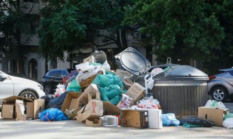 Crna Gora zabranjuje plastične kese, dok opstaju na stotine divljih deponija