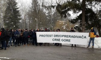 Uzdali se u jalova obećanja, zimu dočekuju bez sirovine