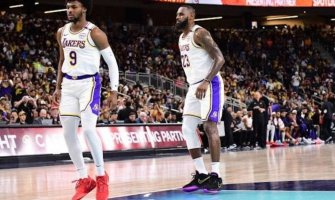 Istorija u NBA: Lebron i Broni prvi otac i sin na terenu u istom dresu